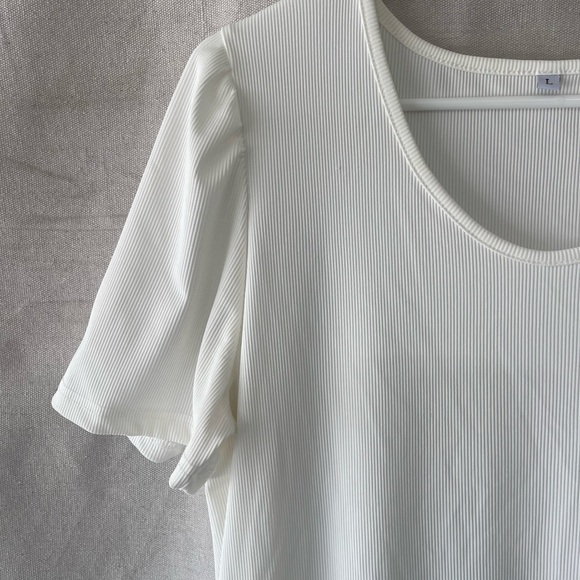 Elegant White Women's Top - Picture 5 of 5